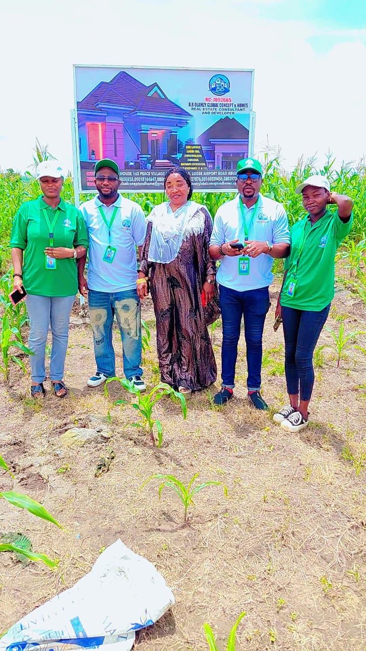 B.B Olamzy team at the Giri site