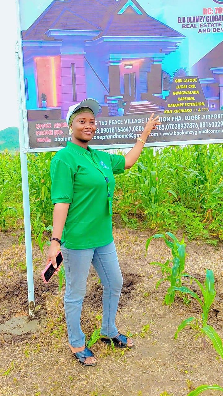 B.B Olamzy team member at the Giri site