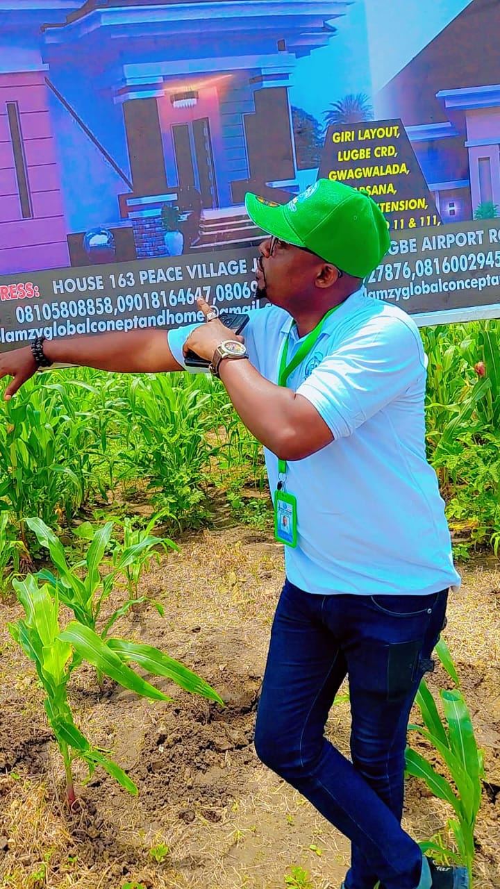 B.B Olamzy team member at the Giri site