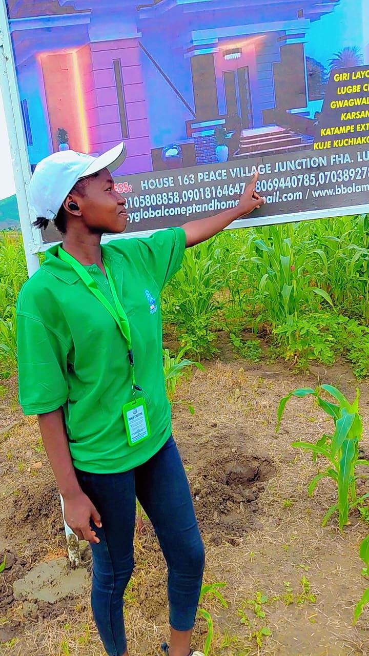 B.B Olamzy team member at the Giri site