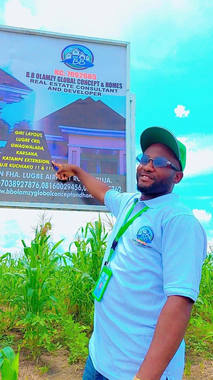 B.B Olamzy team member at the Giri site