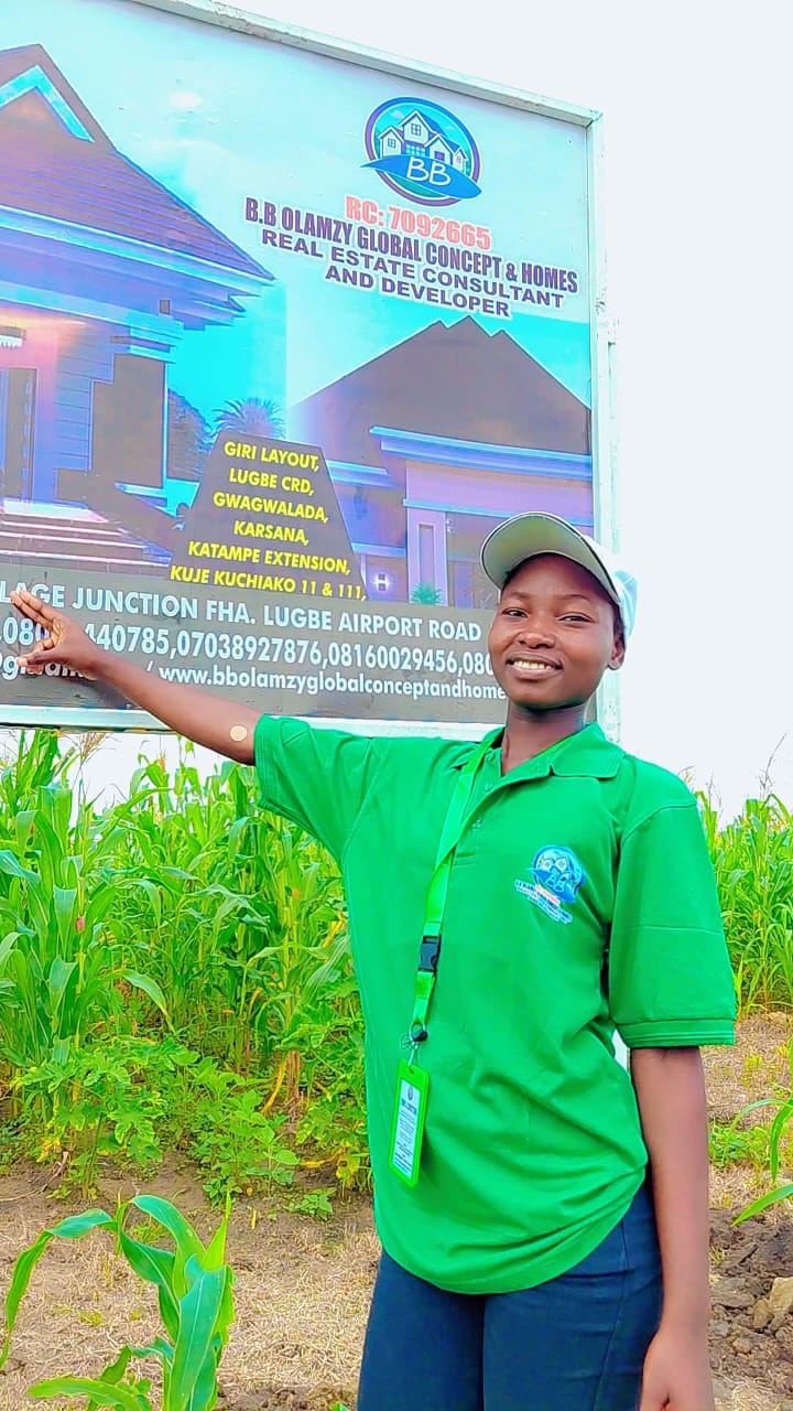 B.B Olamzy team member at the Giri site