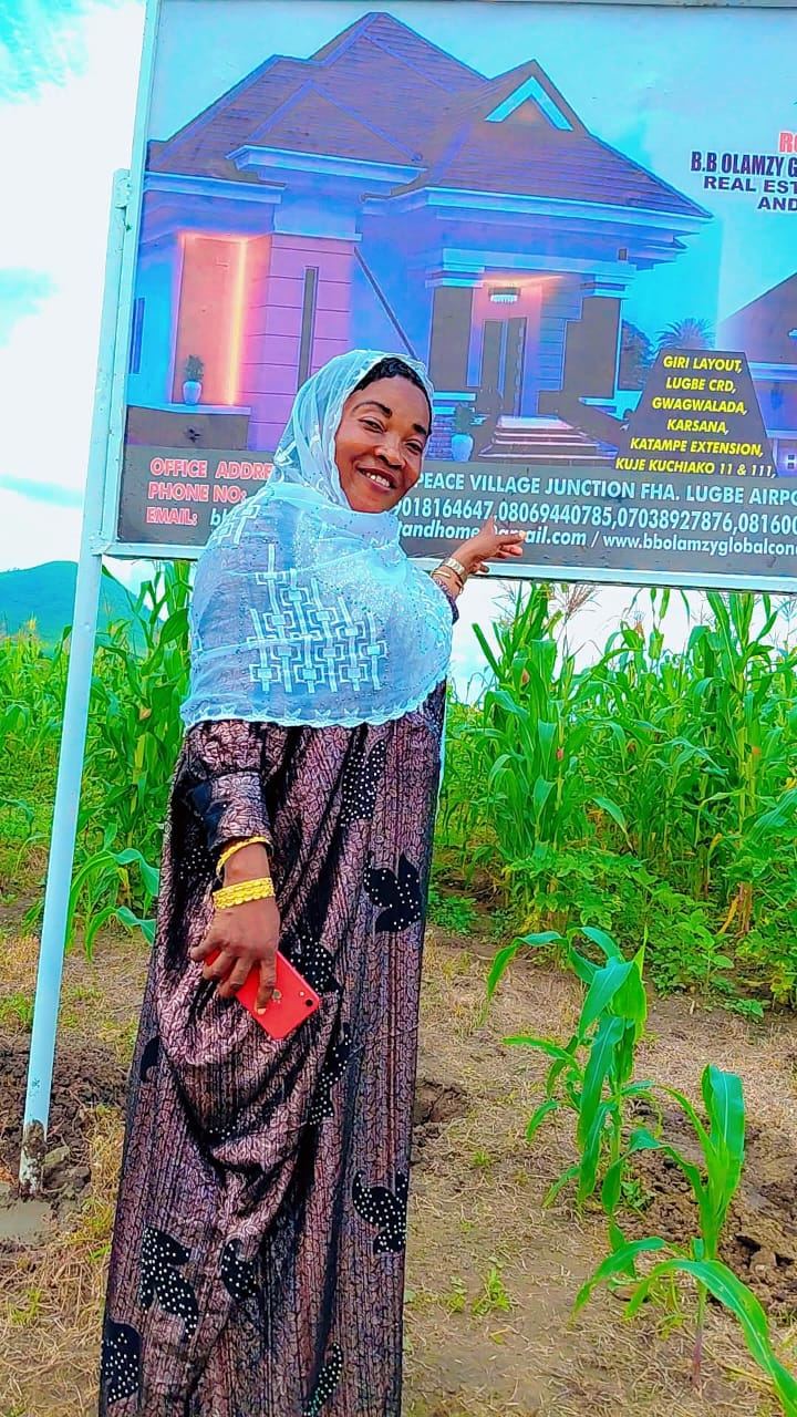 B.B Olamzy team member at the Giri site